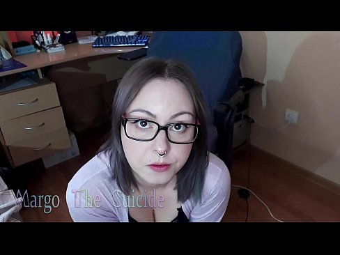 ❤️ Ọmọbinrin ti o ni gbese pẹlu awọn gilaasi buruja Dildo jinna lori Kamẹra Ohun onihoho ti ile ﹏